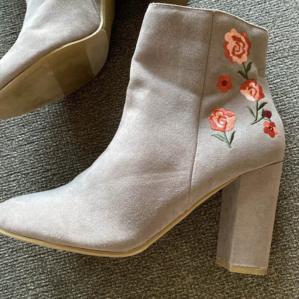 Report Macy’s Suede Embroidered Suede Heel Ankle Bootie Boot Zara 10 NWOT - Picture 4 of 15